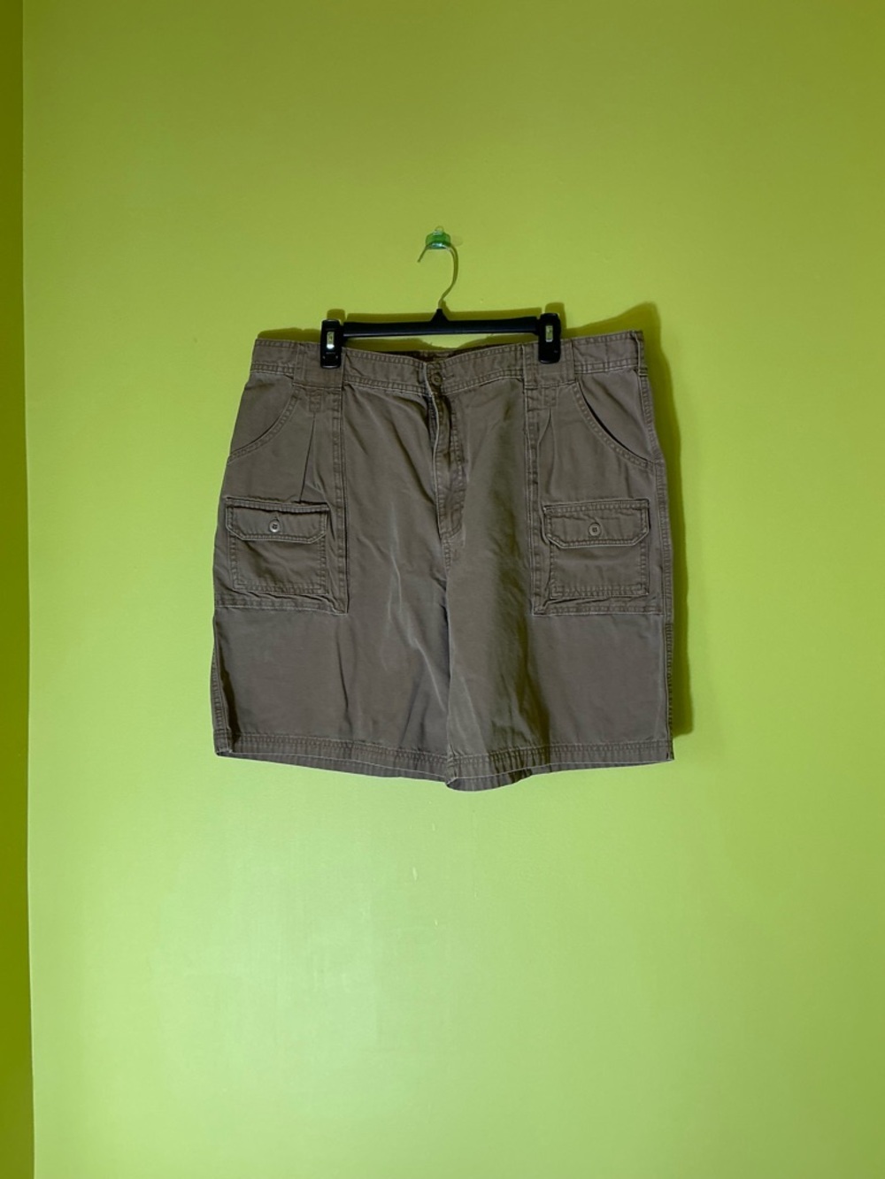 Tan Cabela's cargo shorts